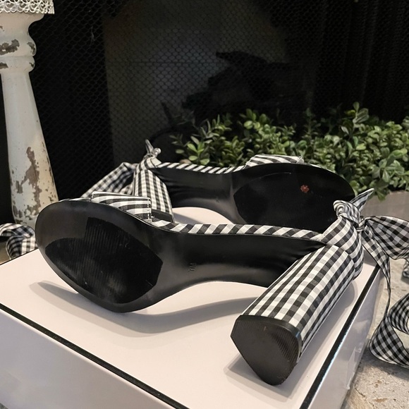 Guess Allison ankle wrap sandal.  Size 7.  Black/white gingham. - Picture 5 of 6